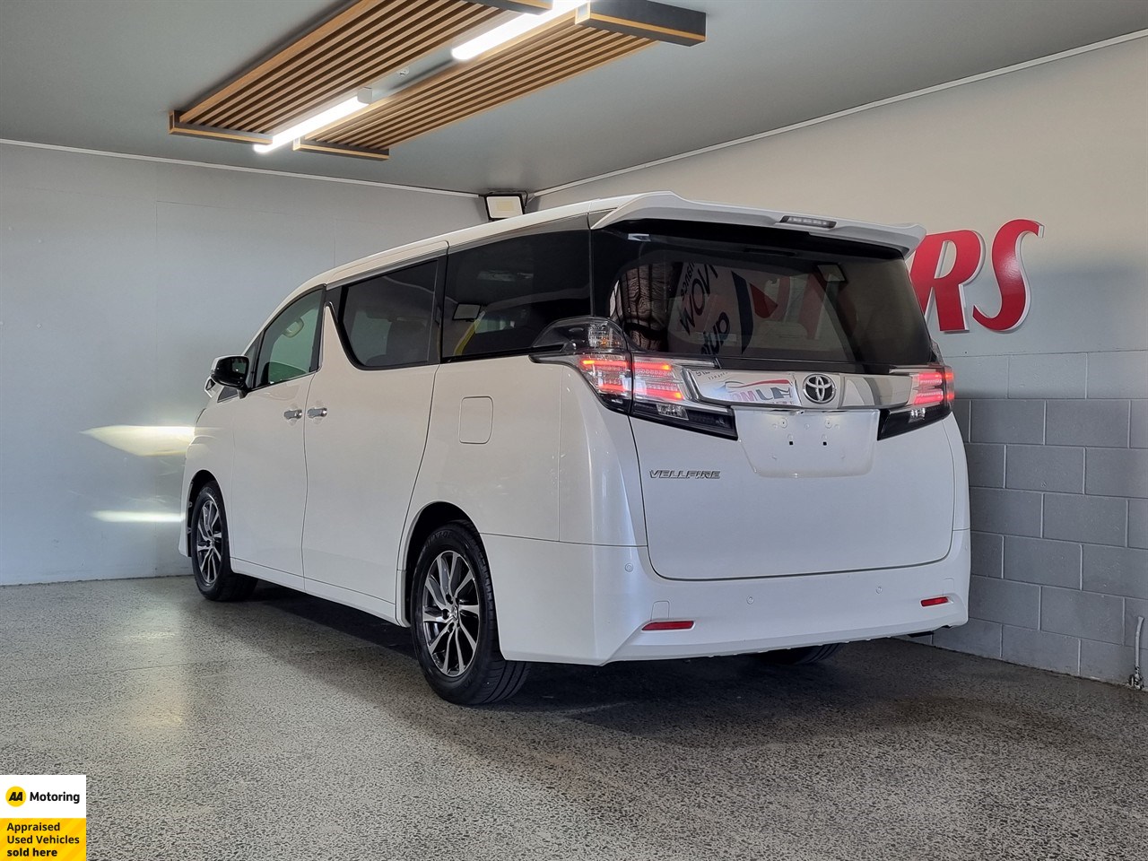 2015 Toyota Vellfire