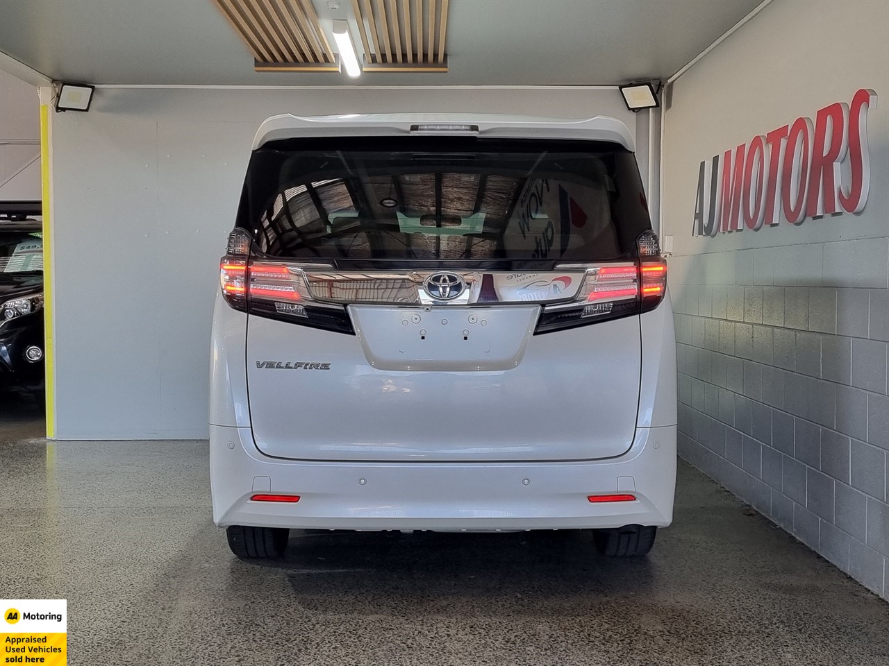 2015 Toyota Vellfire