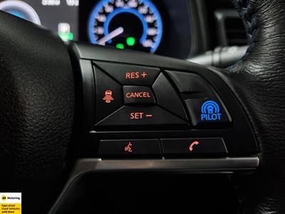 2018 Nissan Leaf - Thumbnail