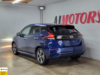2018 Nissan Leaf - Thumbnail