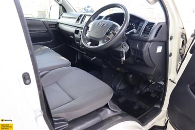 2021 Toyota Hiace - Thumbnail