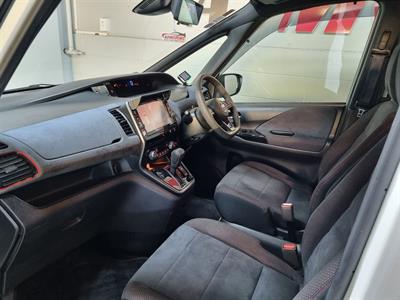 2018 Nissan Serena - Thumbnail