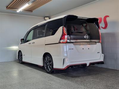 2018 Nissan Serena - Thumbnail