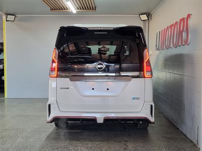 2018 Nissan Serena - Thumbnail