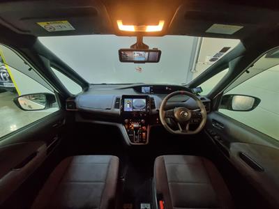 2018 Nissan Serena - Thumbnail