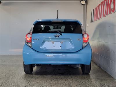 2014 Toyota Aqua - Thumbnail