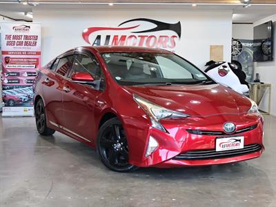 2016 Toyota Prius - Thumbnail