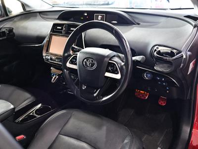 2016 Toyota Prius - Thumbnail