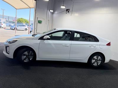2022 Hyundai IONIQ - Thumbnail