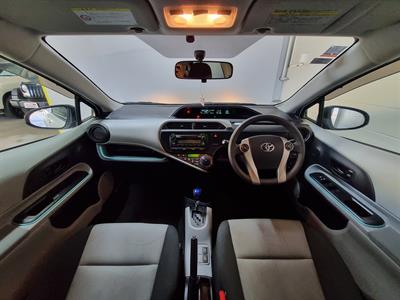 2013 Toyota Aqua - Thumbnail