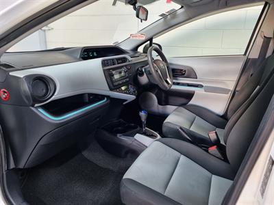 2013 Toyota Aqua - Thumbnail