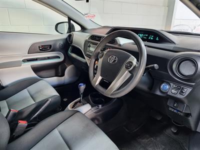 2013 Toyota Aqua - Thumbnail