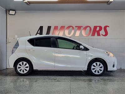 2013 Toyota Aqua - Thumbnail