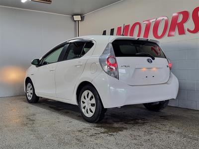 2013 Toyota Aqua - Thumbnail