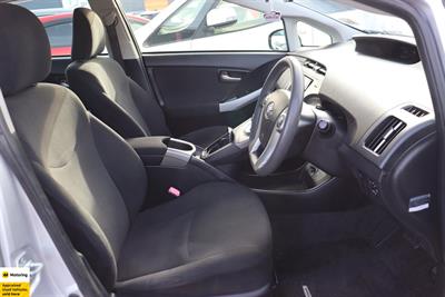 2012 Toyota Prius - Thumbnail