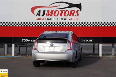 2012 Toyota Prius - Thumbnail