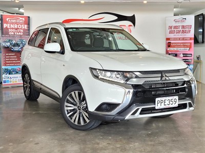 2022 Mitsubishi Outlander - Thumbnail