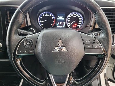 2022 Mitsubishi Outlander - Thumbnail