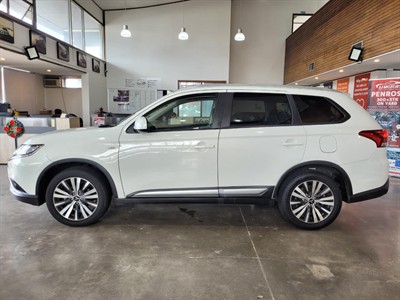 2022 Mitsubishi Outlander - Thumbnail