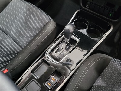 2022 Mitsubishi Outlander - Thumbnail