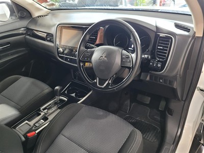 2022 Mitsubishi Outlander - Thumbnail