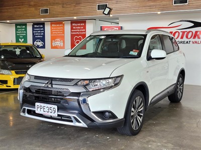 2022 Mitsubishi Outlander - Thumbnail
