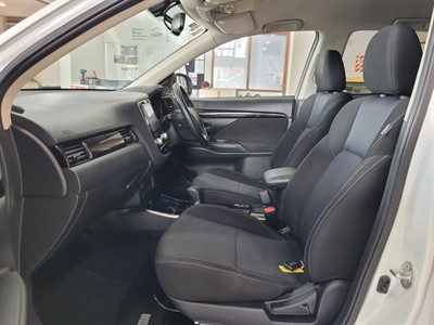 2022 Mitsubishi Outlander - Thumbnail