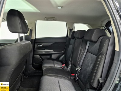 2021 Mitsubishi Outlander - Thumbnail