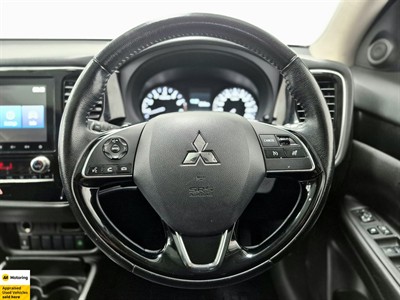 2021 Mitsubishi Outlander - Thumbnail