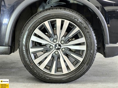 2021 Mitsubishi Outlander - Thumbnail