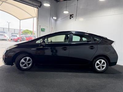 2013 Toyota Prius - Thumbnail