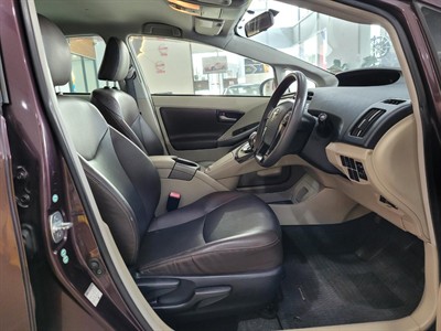 2013 Toyota Prius - Thumbnail