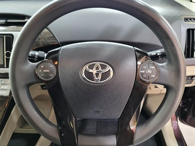 2013 Toyota Prius - Thumbnail