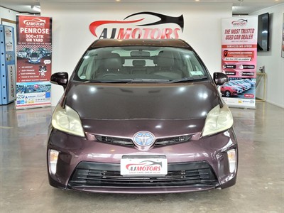 2013 Toyota Prius - Thumbnail