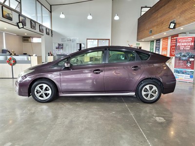 2013 Toyota Prius - Thumbnail
