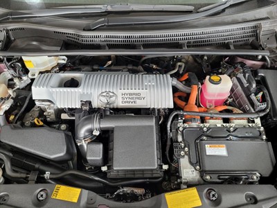 2013 Toyota Prius - Thumbnail