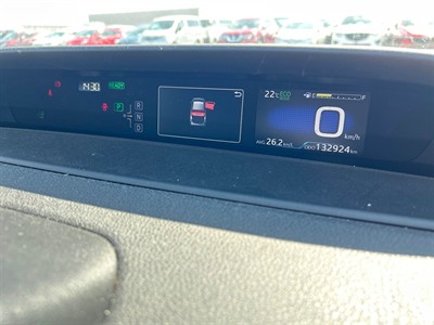 2016 Toyota Prius - Thumbnail