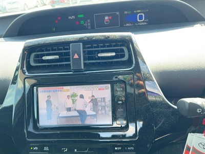 2016 Toyota Prius - Thumbnail