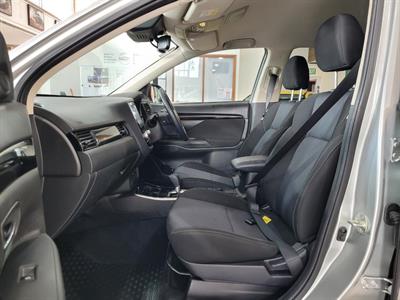 2022 Mitsubishi Outlander - Thumbnail