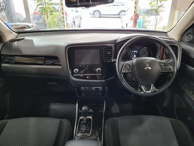 2022 Mitsubishi Outlander - Thumbnail