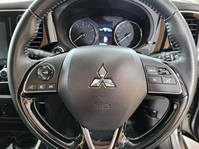 2022 Mitsubishi Outlander - Thumbnail