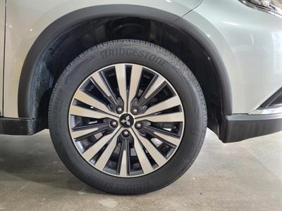 2022 Mitsubishi Outlander - Thumbnail