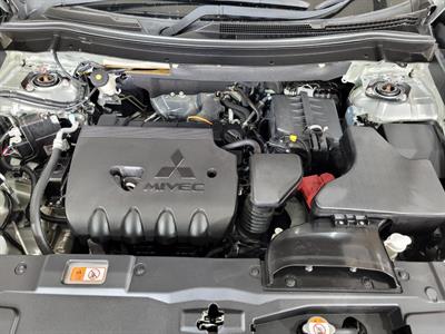 2022 Mitsubishi Outlander - Thumbnail