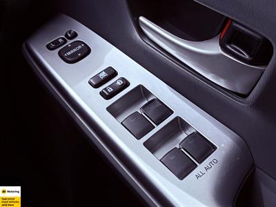 2012 Toyota Prius - Thumbnail