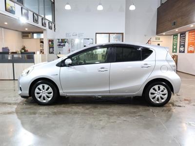 2014 Toyota Aqua - Thumbnail