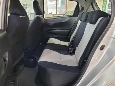 2012 Toyota Yaris - Thumbnail