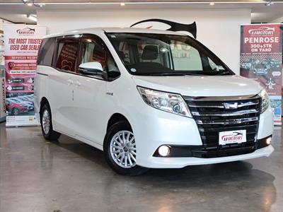 2015 Toyota Noah - Thumbnail