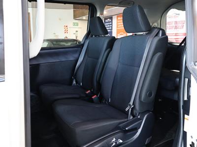 2015 Toyota Noah - Thumbnail