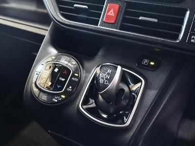 2015 Toyota Noah - Thumbnail