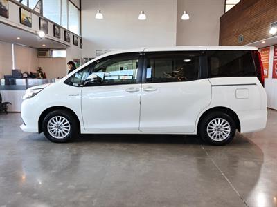 2015 Toyota Noah - Thumbnail
